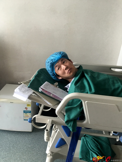 15, 老鹰状元郎膝盖手术赛季报销  